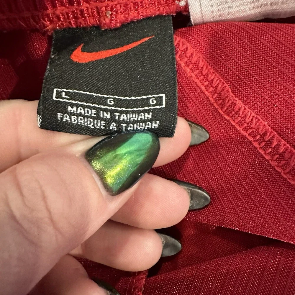Nike‎ Basketball Shorts Mens Large Red Mesh Athletic Gym Shiny Y2K 8.5 Inseam